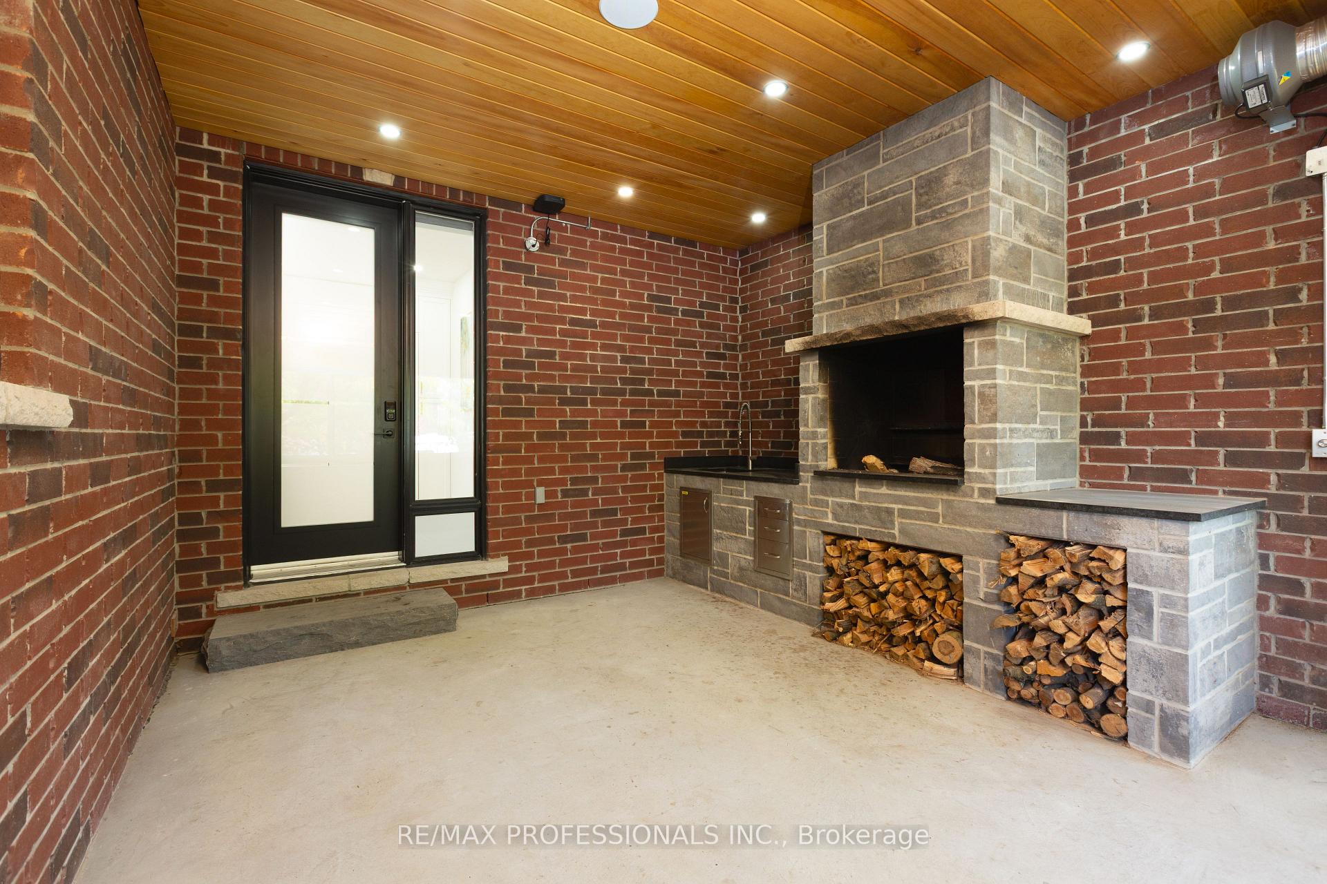 Photo 16 of 28 Martin Grove Road, Etobicoke, Islington-City Centre West — HOMEH