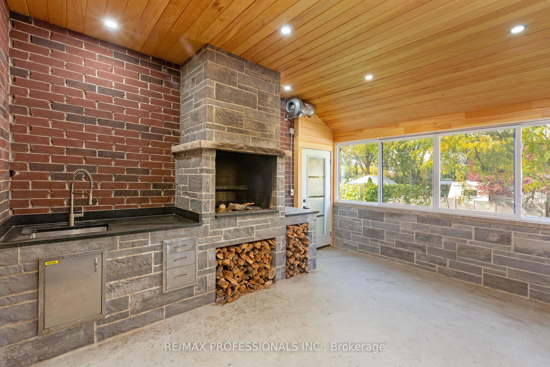 Photo 17 of 28 Martin Grove Road, Etobicoke, Islington-City Centre West — HOMEH