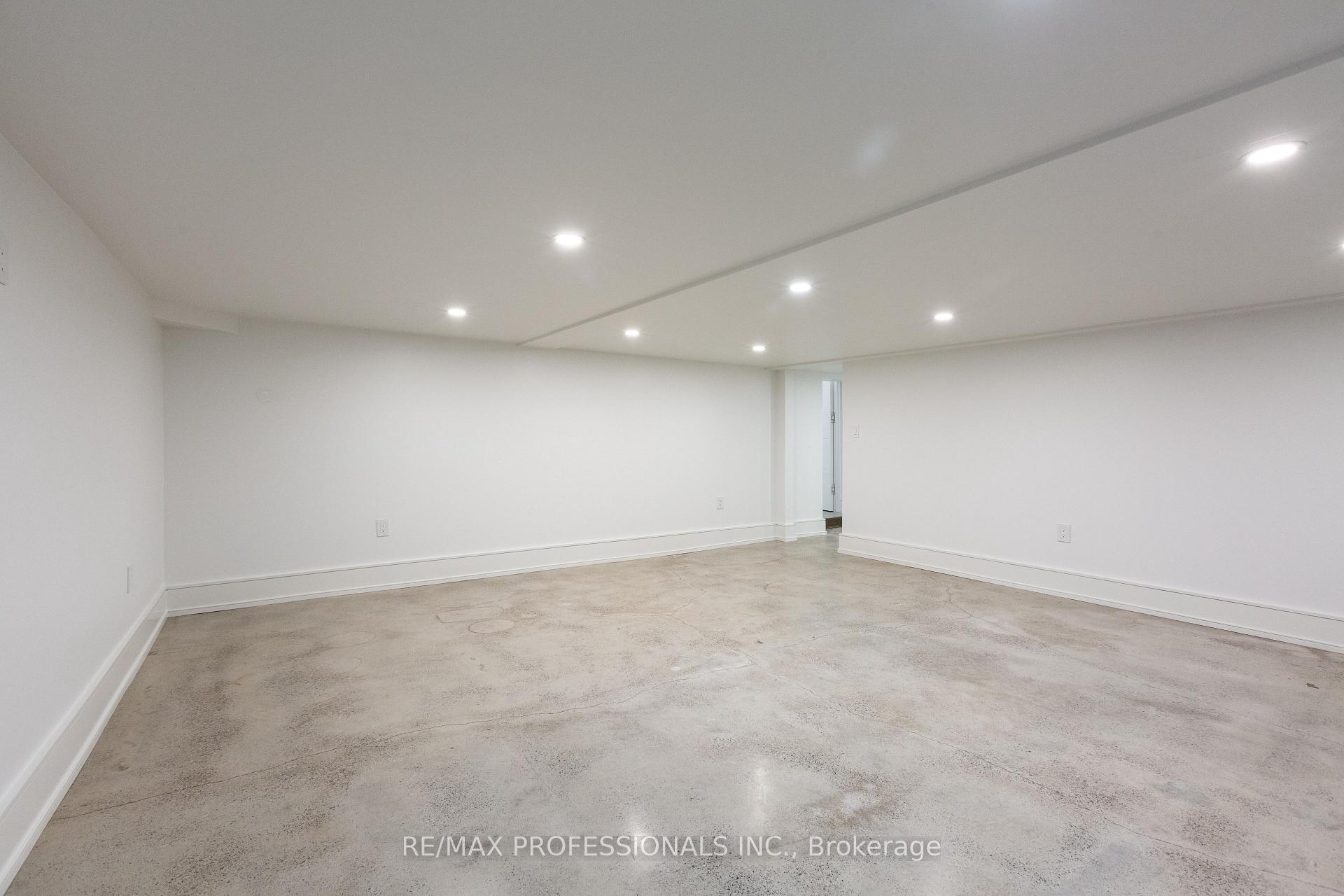 Photo 37 of 28 Martin Grove Road, Etobicoke, Islington-City Centre West — HOMEH