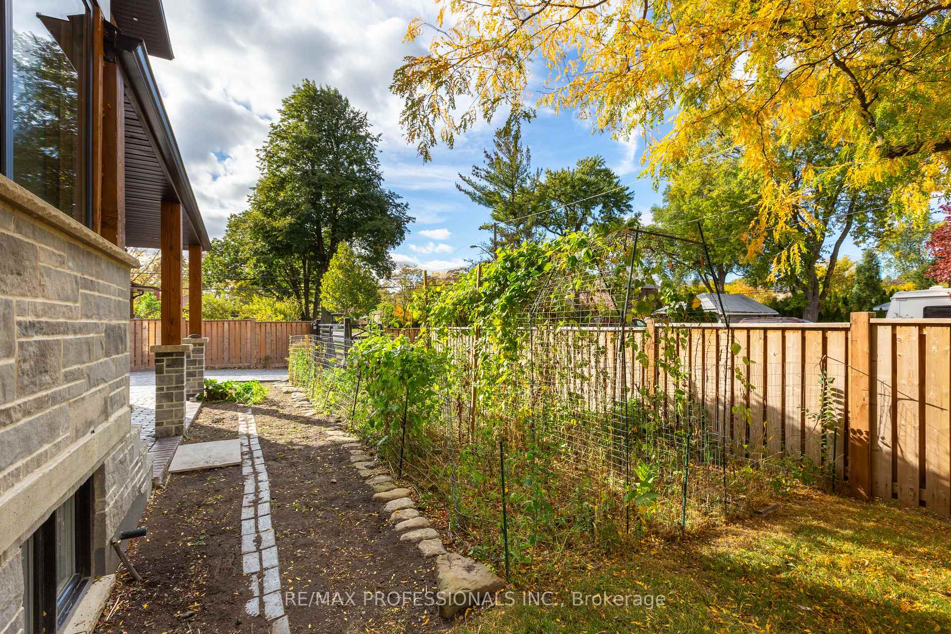 Photo 48 of 28 Martin Grove Road, Etobicoke, Islington-City Centre West — HOMEH