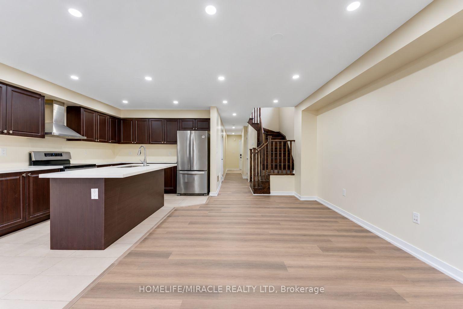 Photo 10 of 15 Bradshaw Drive, Hamilton, Stoney Creek Mountain — HOMEH