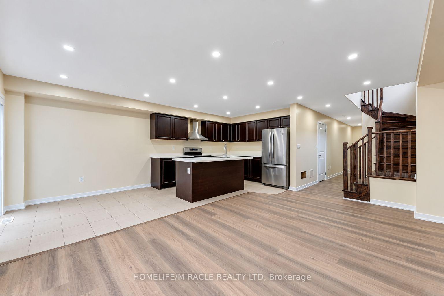 Photo 11 of 15 Bradshaw Drive, Hamilton, Stoney Creek Mountain — HOMEH