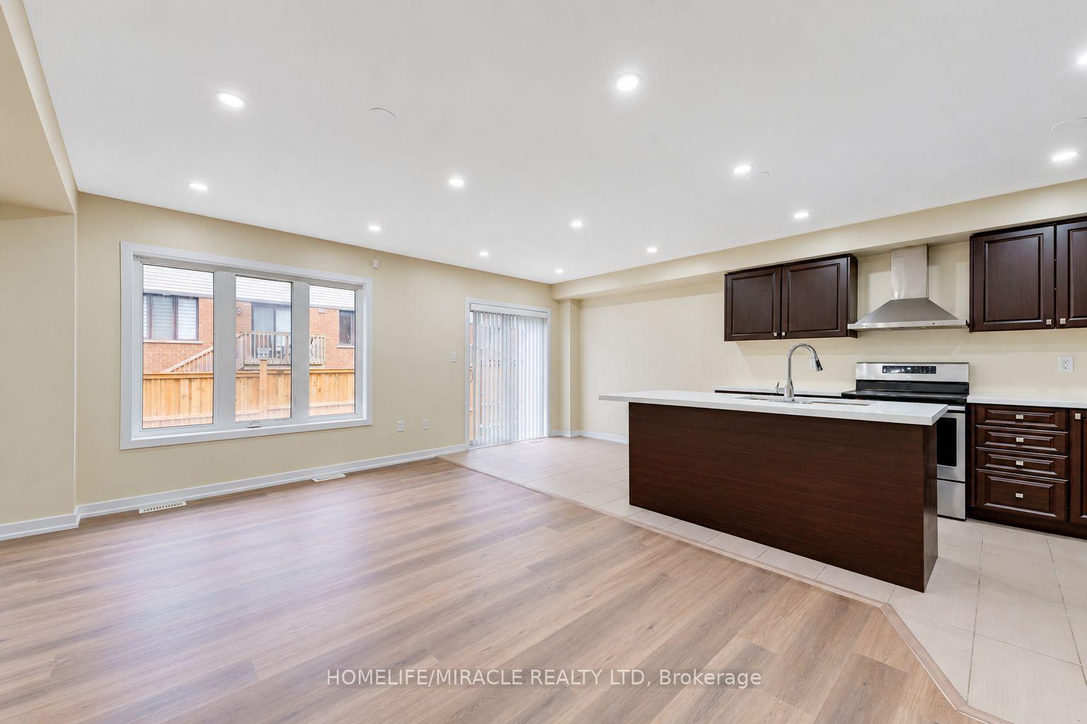 Photo 12 of 15 Bradshaw Drive, Hamilton, Stoney Creek Mountain — HOMEH