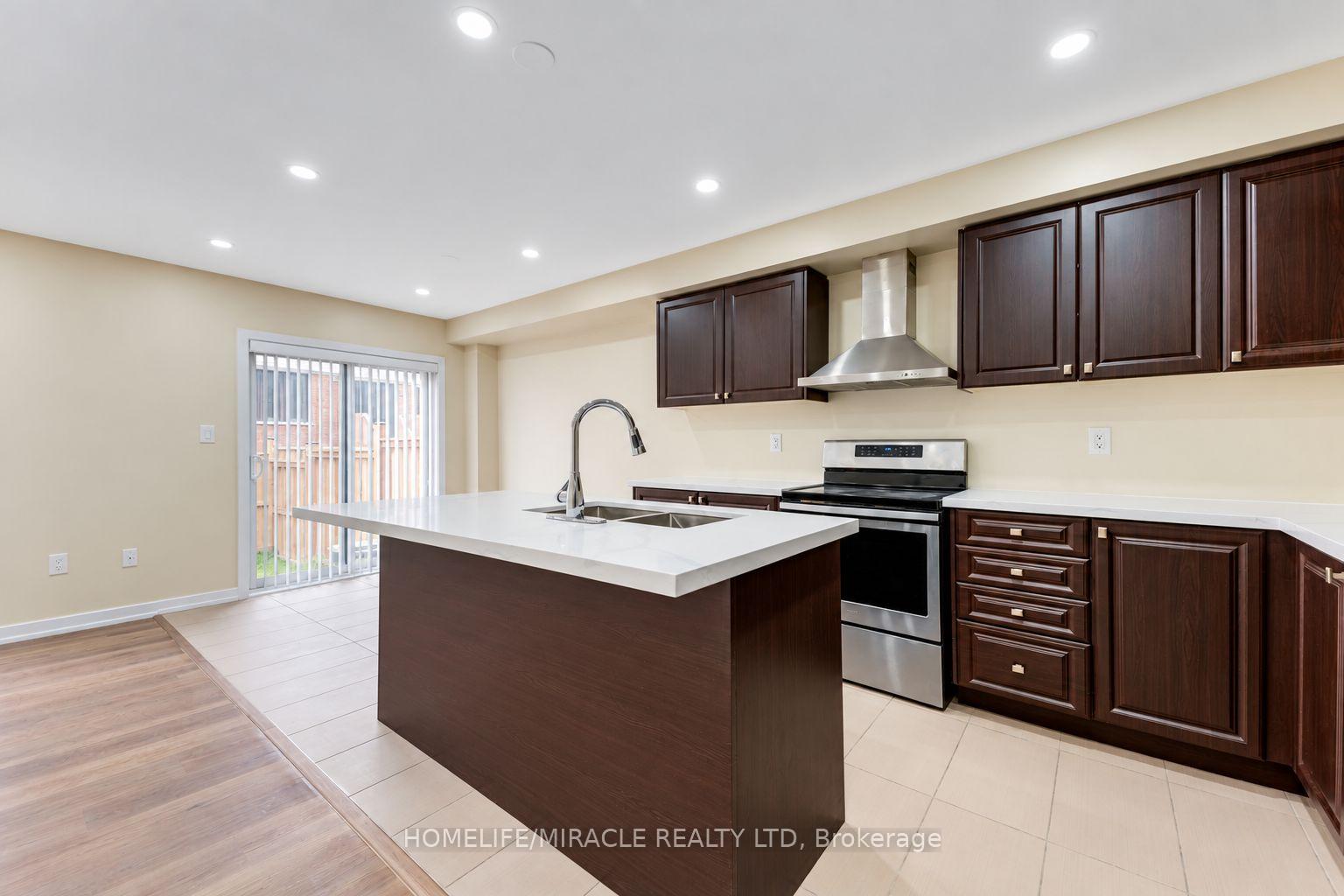 Photo 13 of 15 Bradshaw Drive, Hamilton, Stoney Creek Mountain — HOMEH