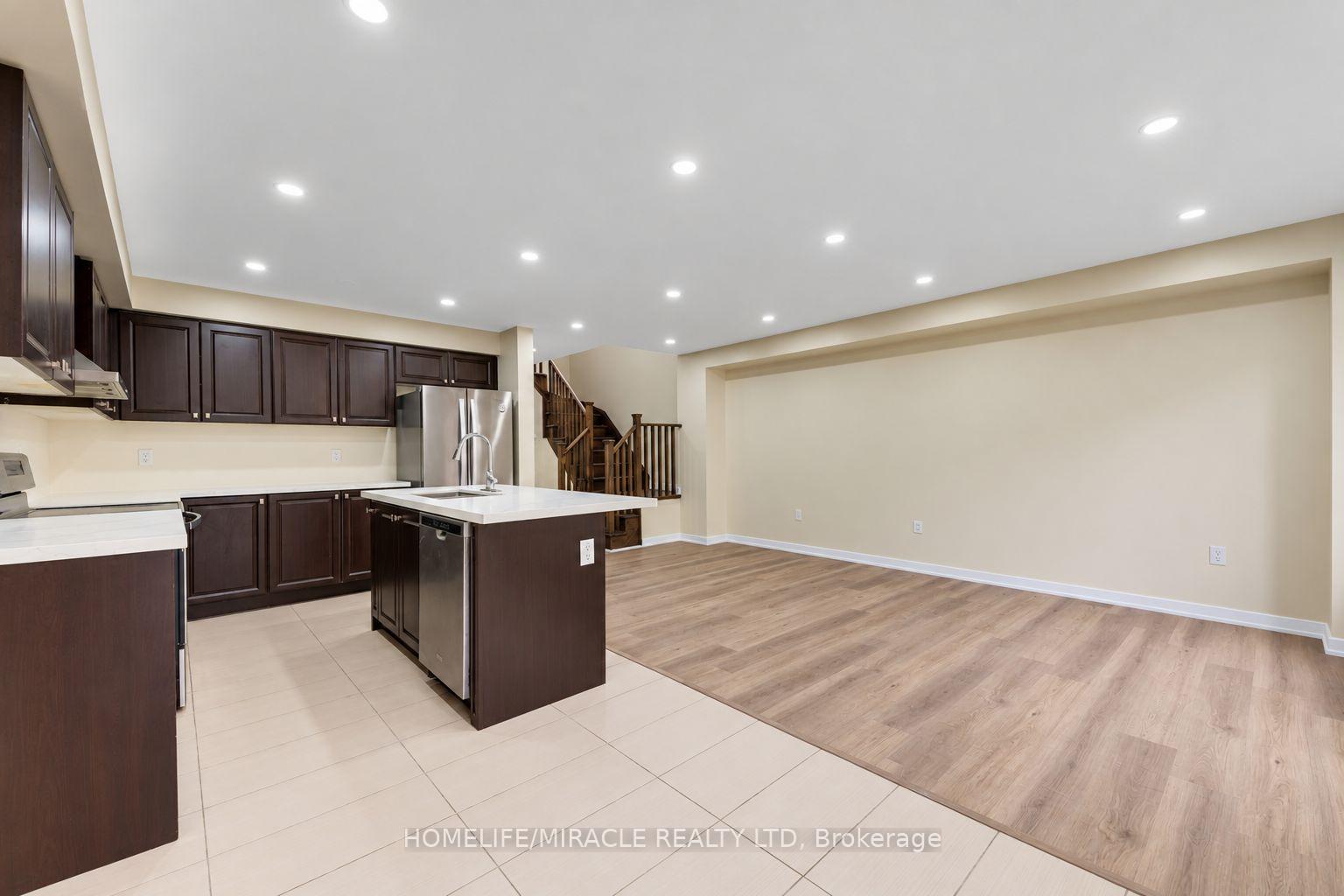 Photo 16 of 15 Bradshaw Drive, Hamilton, Stoney Creek Mountain — HOMEH