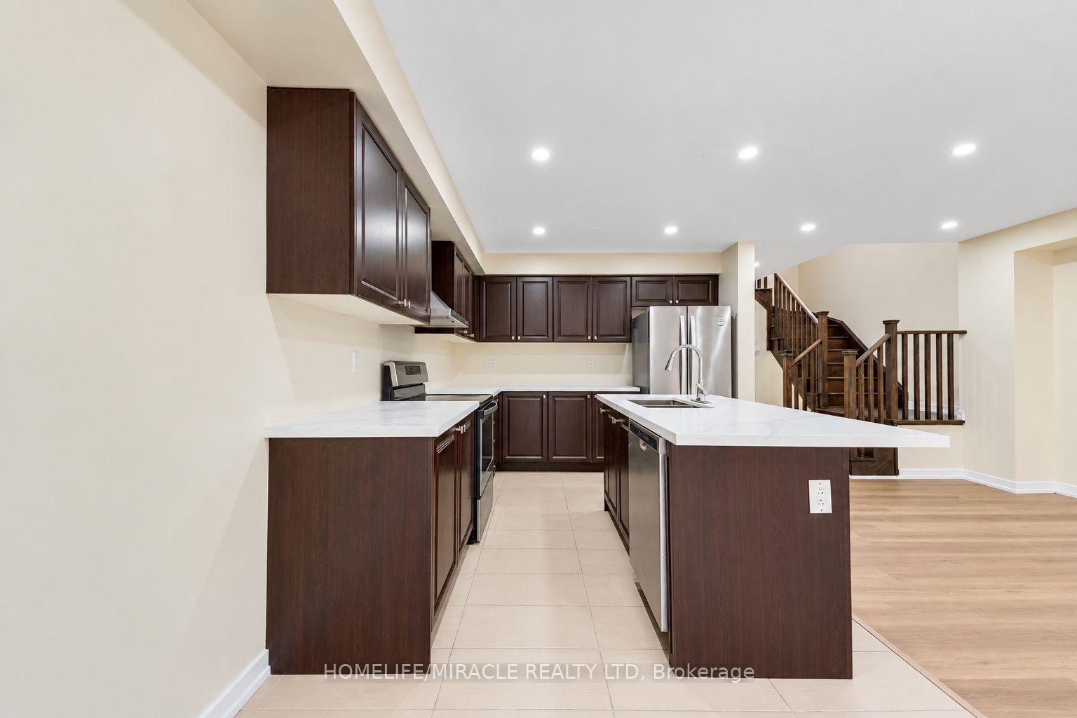 Photo 17 of 15 Bradshaw Drive, Hamilton, Stoney Creek Mountain — HOMEH