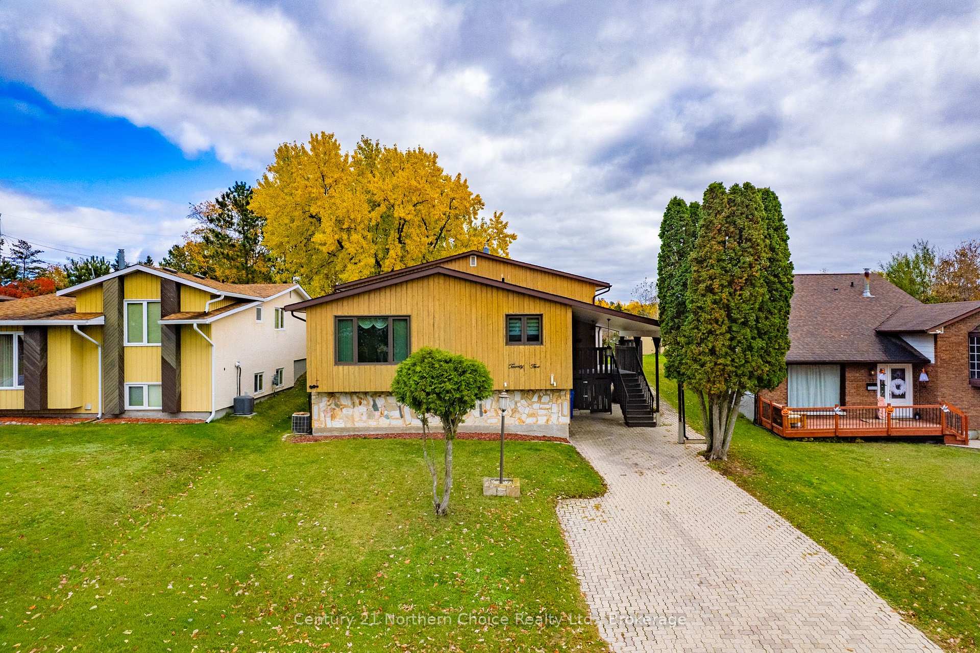 Photo 3 of 25 Cambrian Drive, Kenora, Amethyst — HOMEH