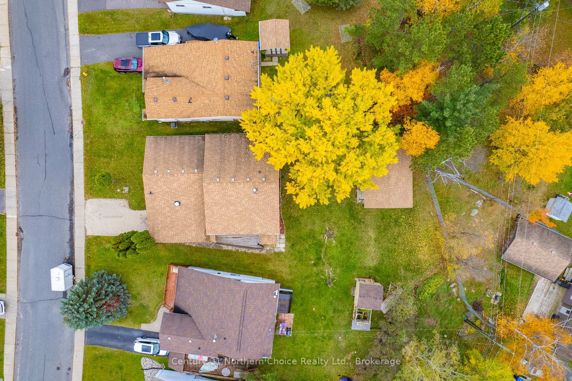 Photo 4 of 25 Cambrian Drive, Kenora, Amethyst — HOMEH