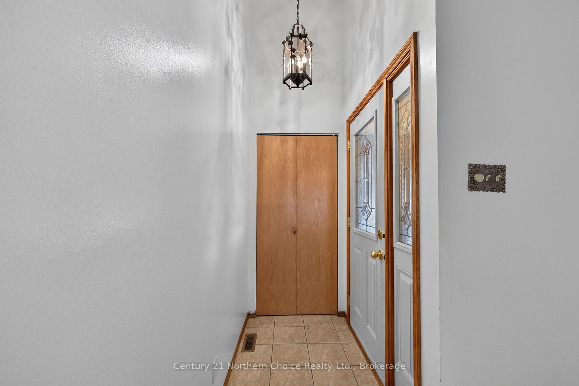 Photo 7 of 25 Cambrian Drive, Kenora, Amethyst — HOMEH