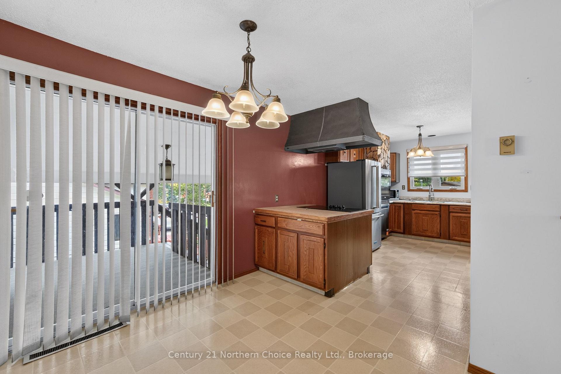Photo 8 of 25 Cambrian Drive, Kenora, Amethyst — HOMEH