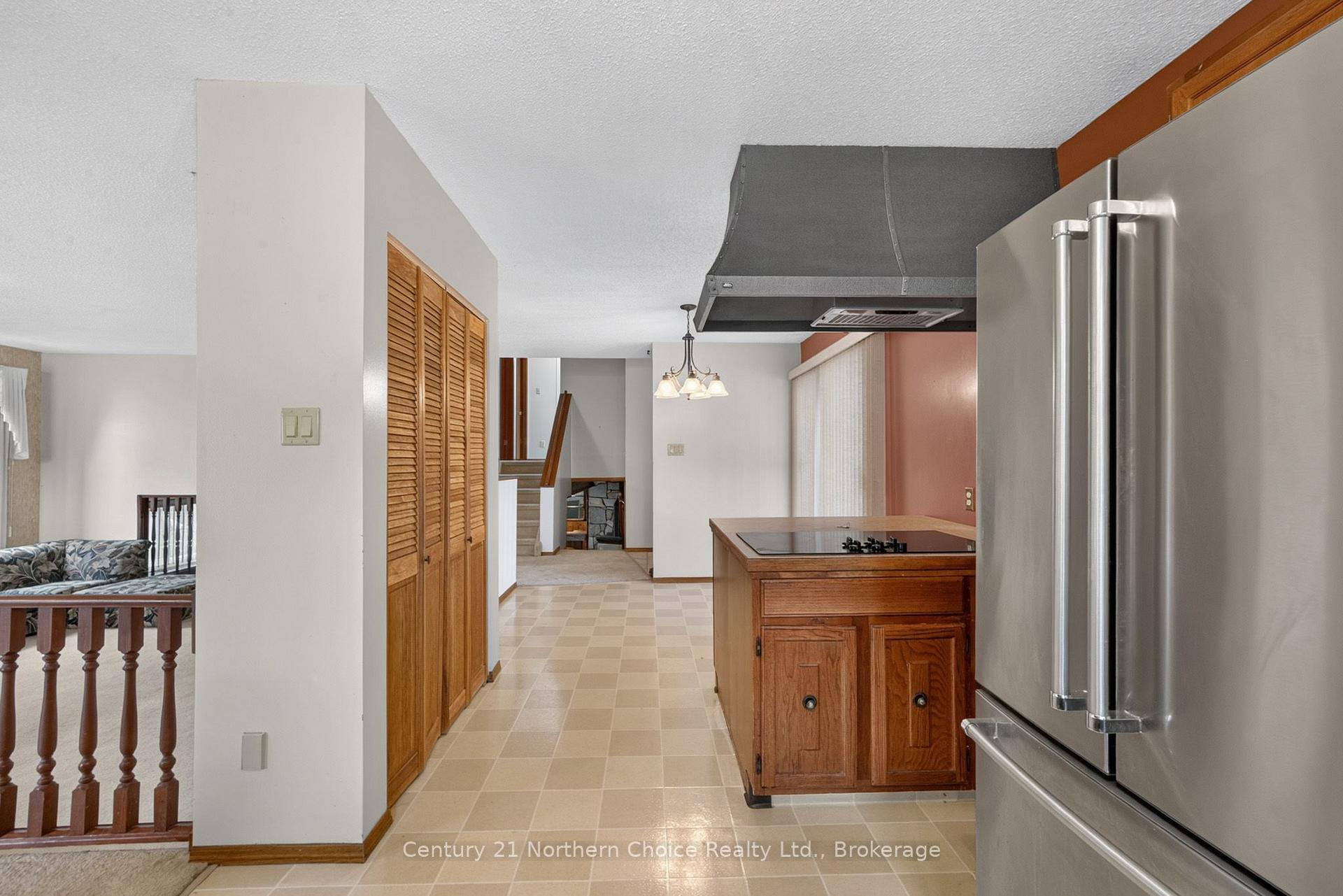 Photo 12 of 25 Cambrian Drive, Kenora, Amethyst — HOMEH