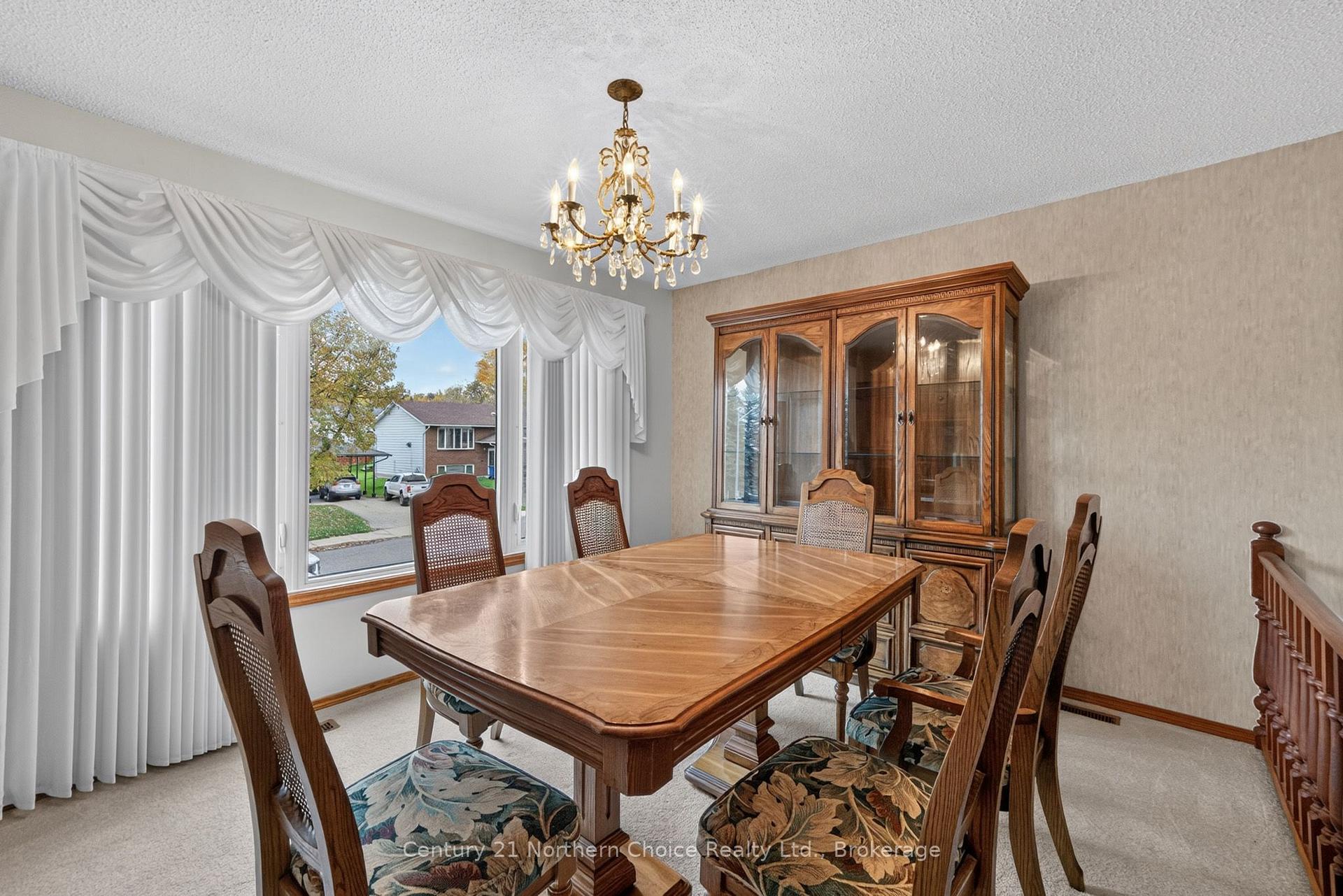 Photo 14 of 25 Cambrian Drive, Kenora, Amethyst — HOMEH