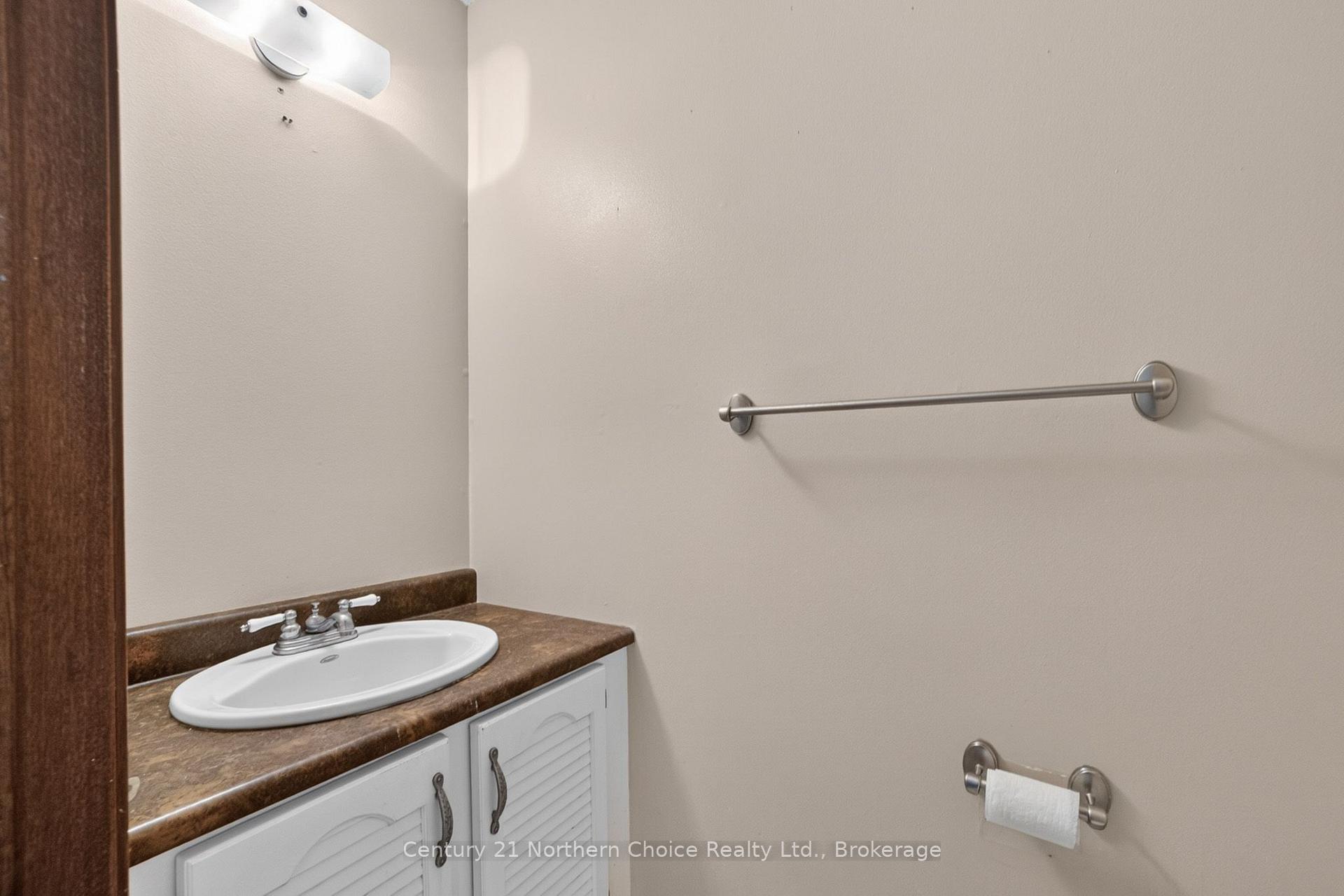 Photo 21 of 25 Cambrian Drive, Kenora, Amethyst — HOMEH