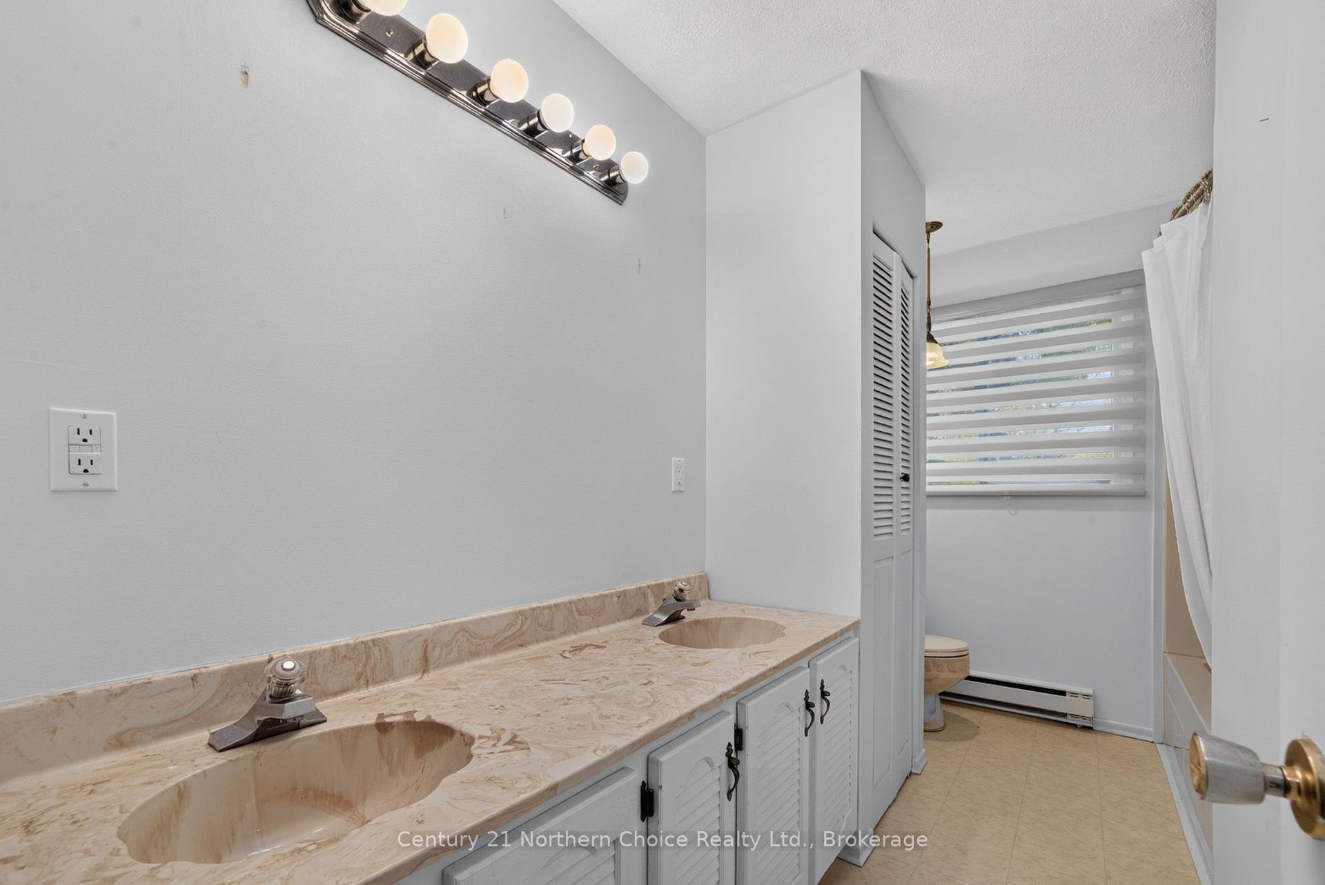 Photo 24 of 25 Cambrian Drive, Kenora, Amethyst — HOMEH