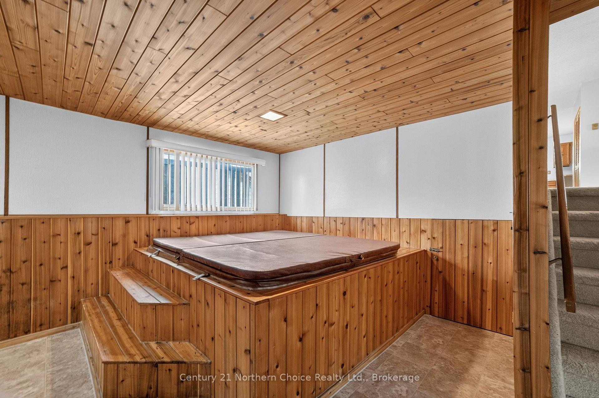 Photo 33 of 25 Cambrian Drive, Kenora, Amethyst — HOMEH