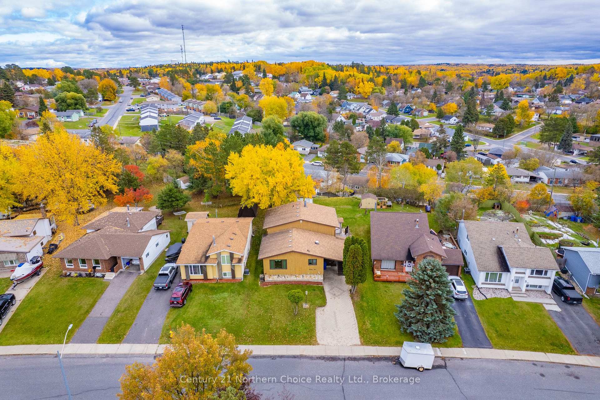 Photo 42 of 25 Cambrian Drive, Kenora, Amethyst — HOMEH