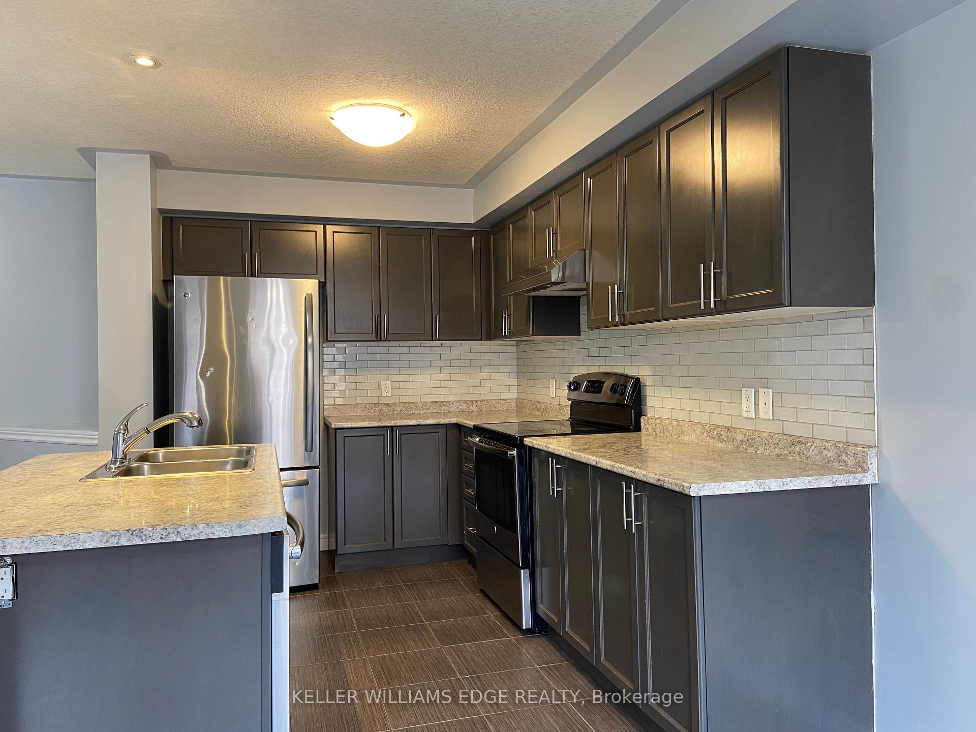 Photo 2 of 90 Bloom Crescent, Hamilton, Rural Glanbrook — HOMEH