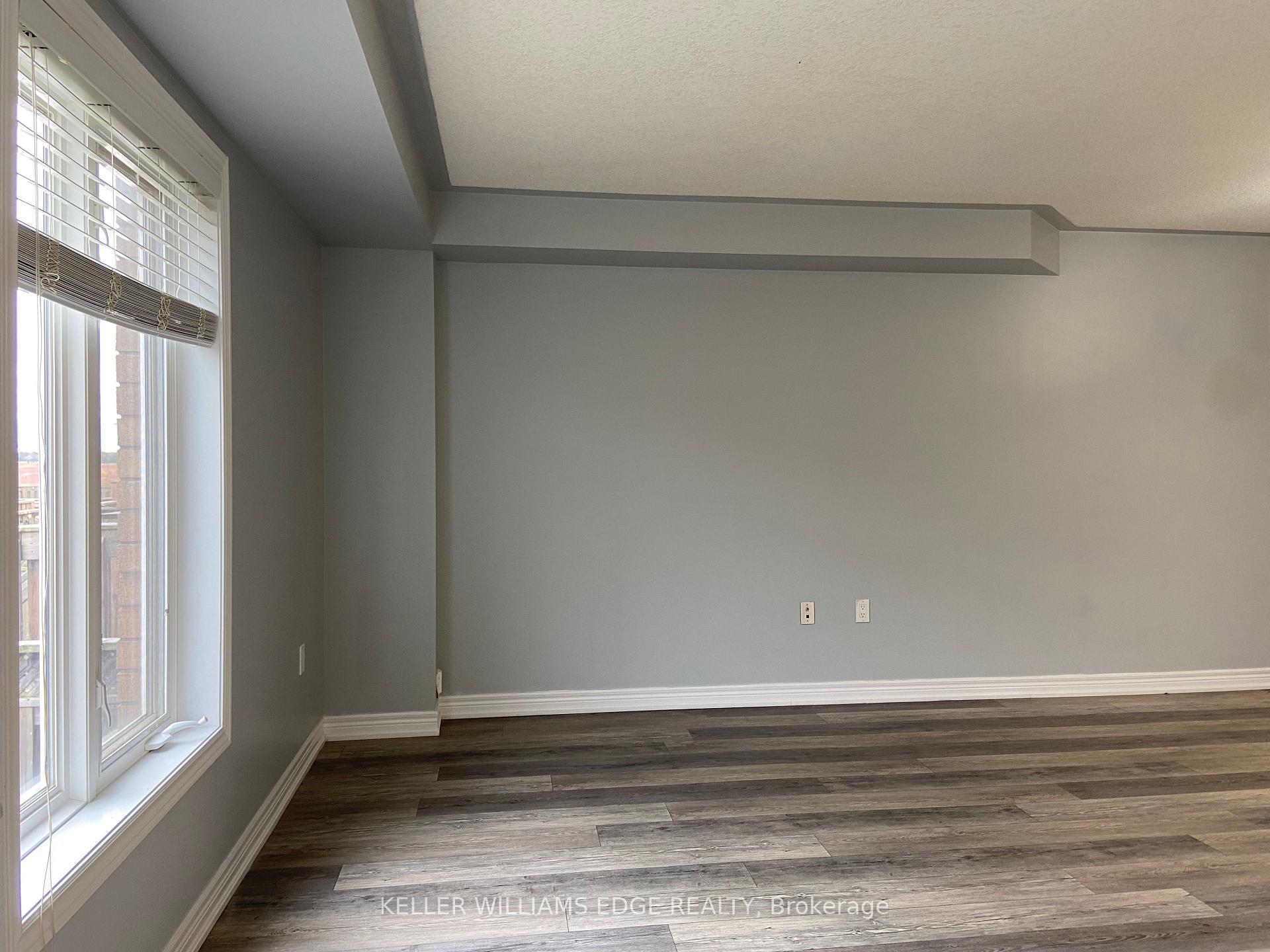 Photo 4 of 90 Bloom Crescent, Hamilton, Rural Glanbrook — HOMEH
