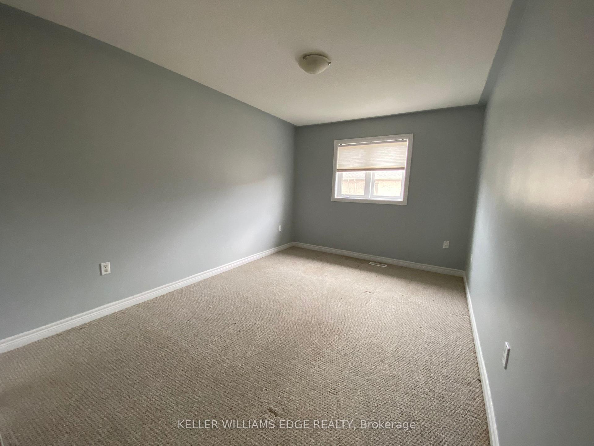 Photo 12 of 90 Bloom Crescent, Hamilton, Rural Glanbrook — HOMEH