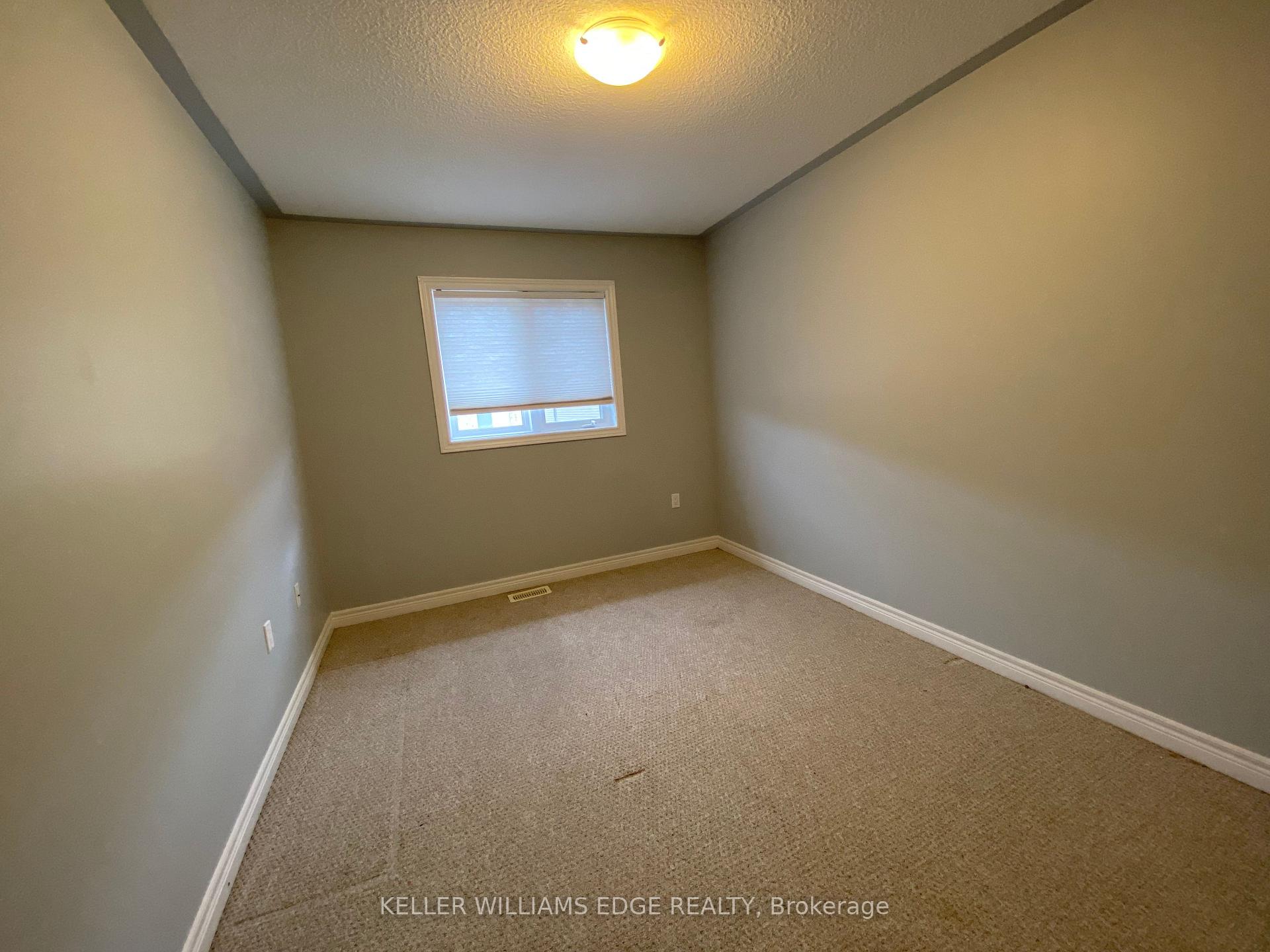 Photo 14 of 90 Bloom Crescent, Hamilton, Rural Glanbrook — HOMEH