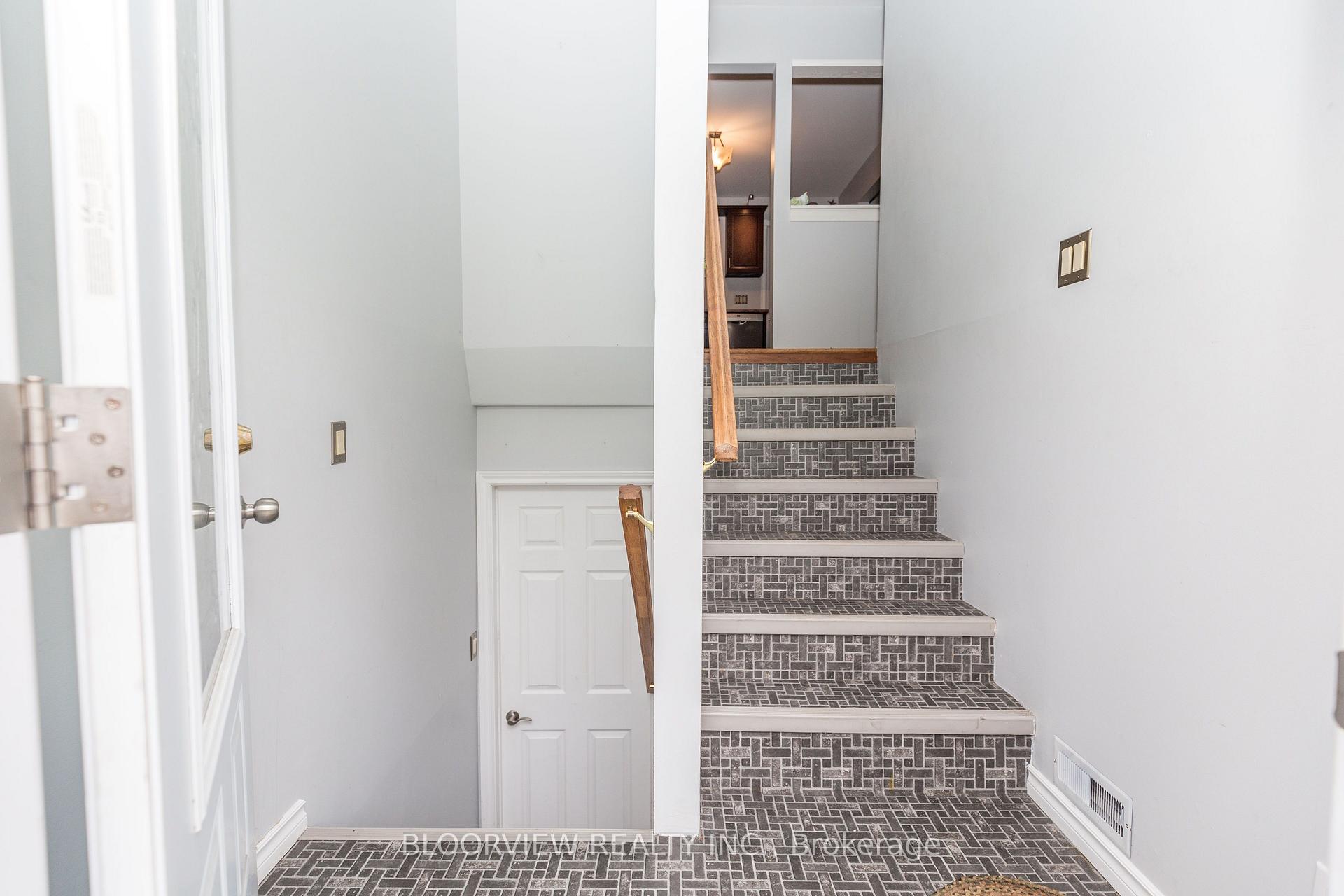 Photo 6 of 9467 County 93 Road, Midland — HOMEH