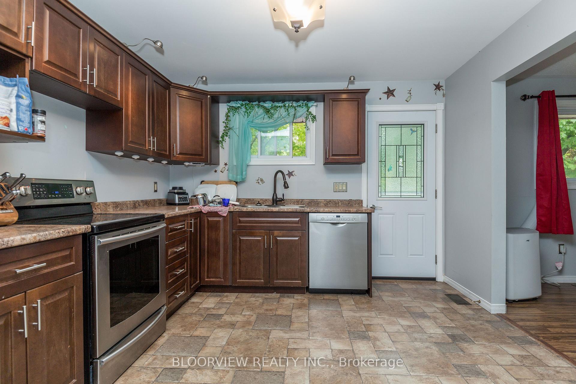 Photo 12 of 9467 County 93 Road, Midland — HOMEH