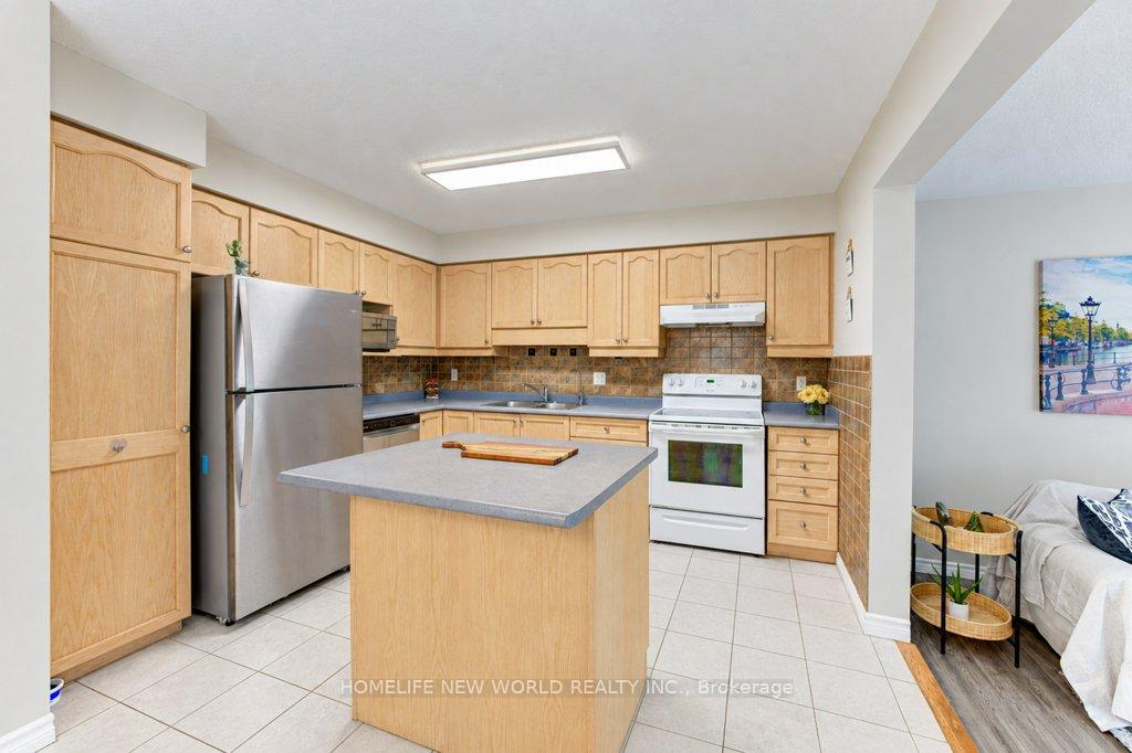 Photo 5 of 561 Dansbury Drive, Waterloo — HOMEH