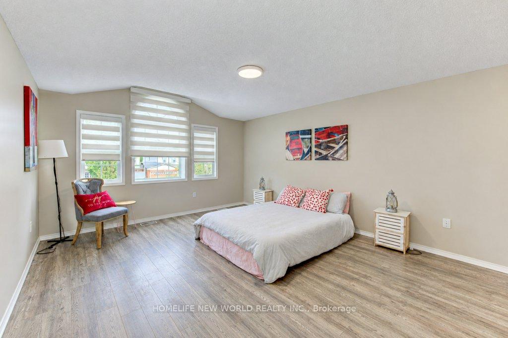 Photo 11 of 561 Dansbury Drive, Waterloo — HOMEH