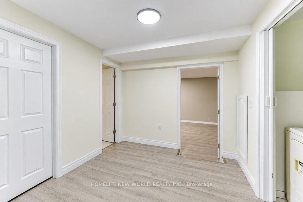Photo 14 of 561 Dansbury Drive, Waterloo — HOMEH
