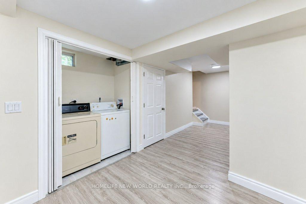 Photo 15 of 561 Dansbury Drive, Waterloo — HOMEH