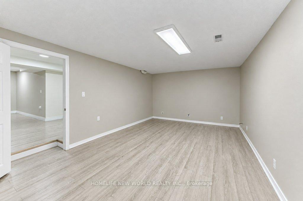 Photo 16 of 561 Dansbury Drive, Waterloo — HOMEH