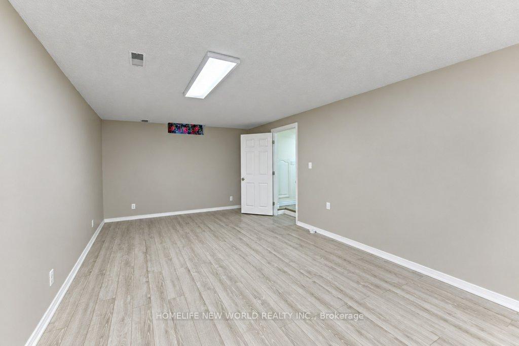 Photo 17 of 561 Dansbury Drive, Waterloo — HOMEH