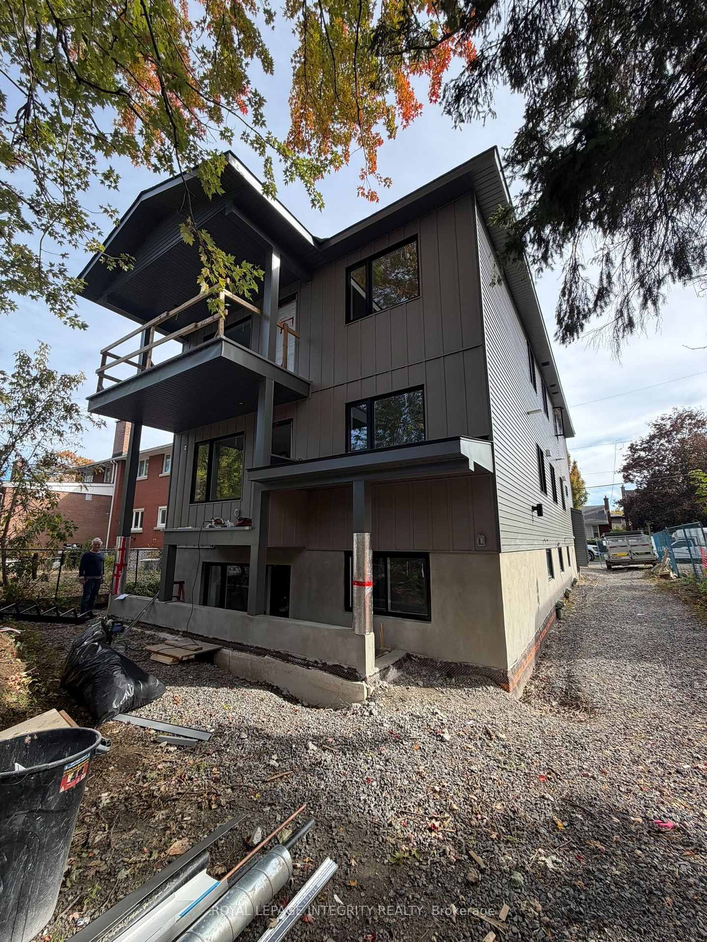 Photo 7 of Unit B, 1171 Emperor Avenue, Ottawa, Carlington — HOMEH