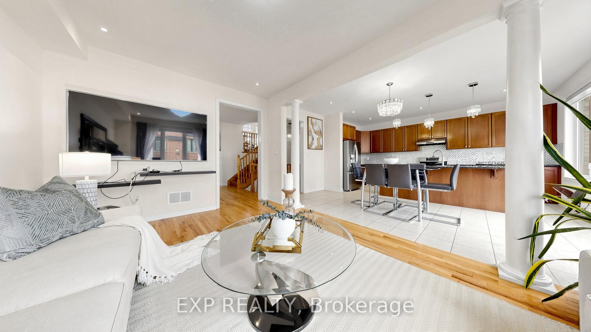 Photo 13 of 34 Buttonleaf Crescent, Whitchurch-Stouffville, Stouffville — HOMEH