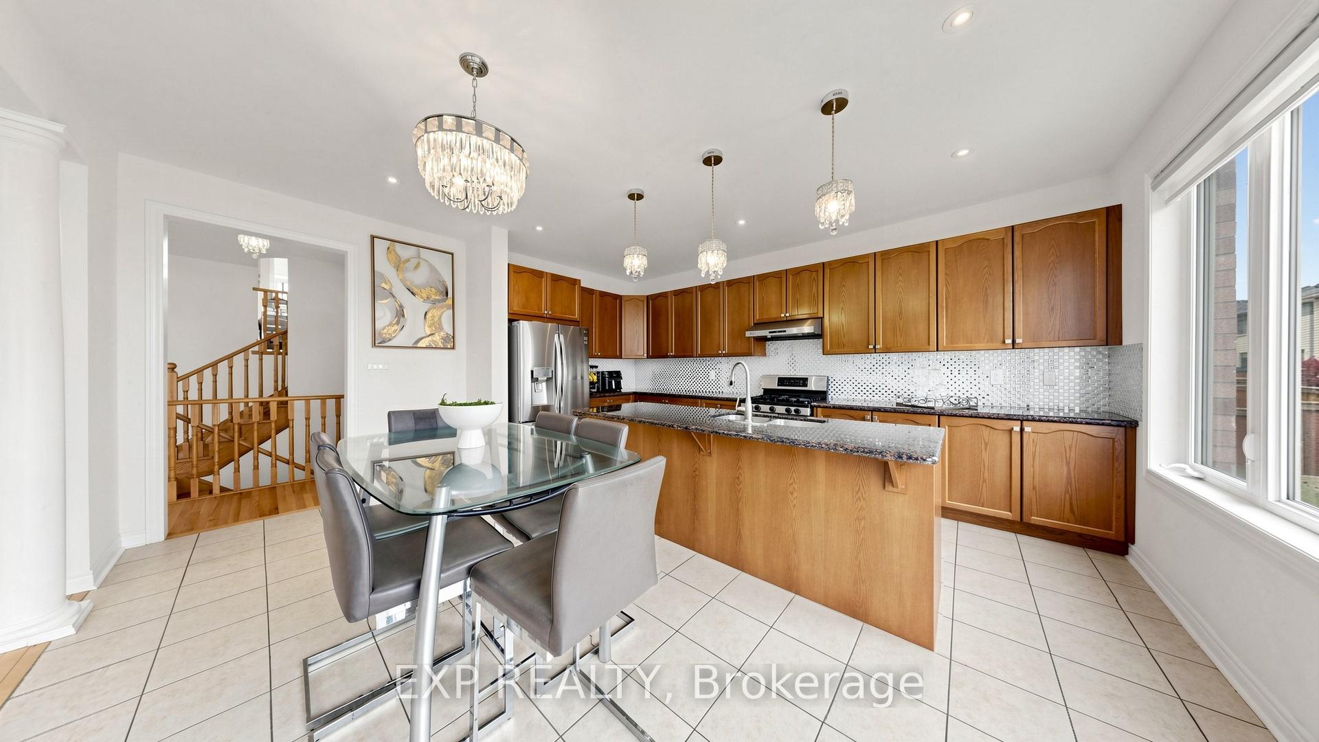 Photo 18 of 34 Buttonleaf Crescent, Whitchurch-Stouffville, Stouffville — HOMEH