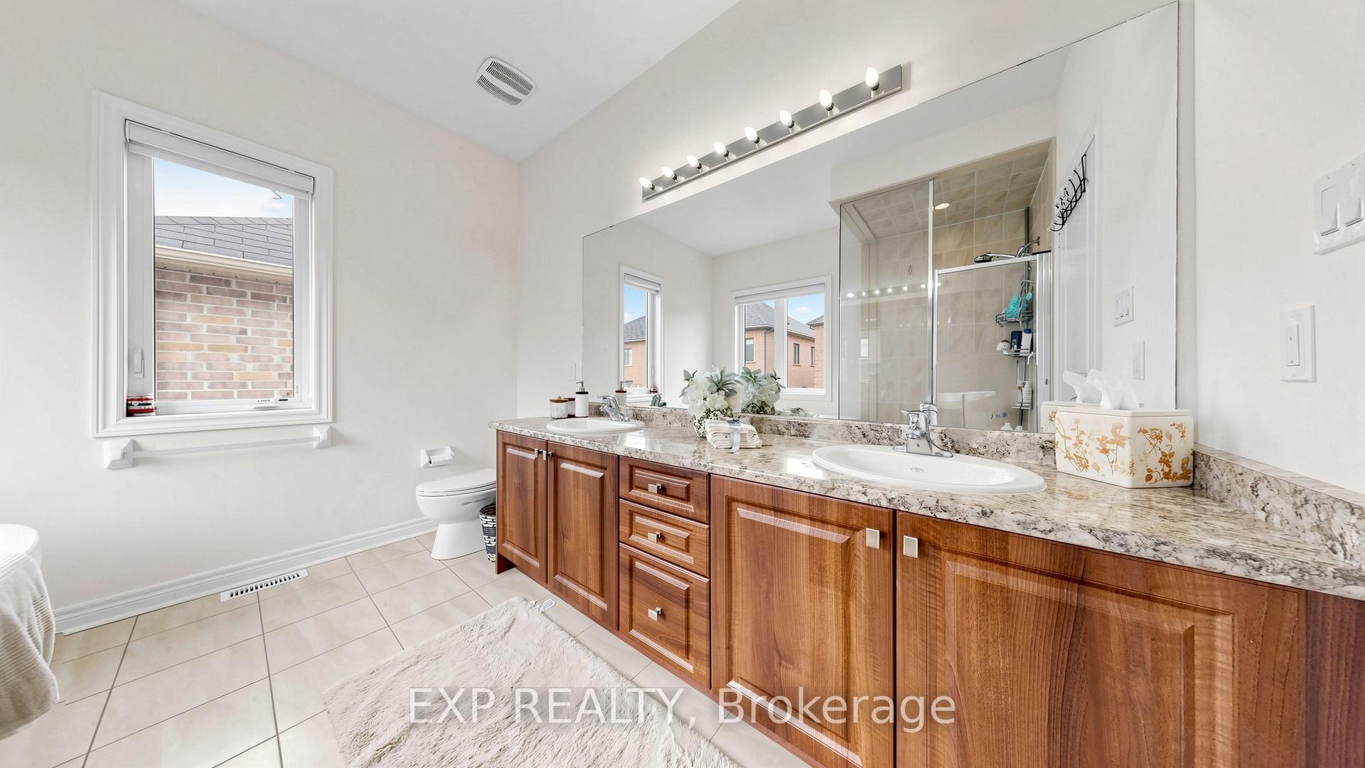Photo 23 of 34 Buttonleaf Crescent, Whitchurch-Stouffville, Stouffville — HOMEH