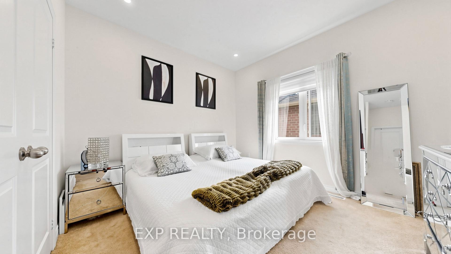 Photo 28 of 34 Buttonleaf Crescent, Whitchurch-Stouffville, Stouffville — HOMEH