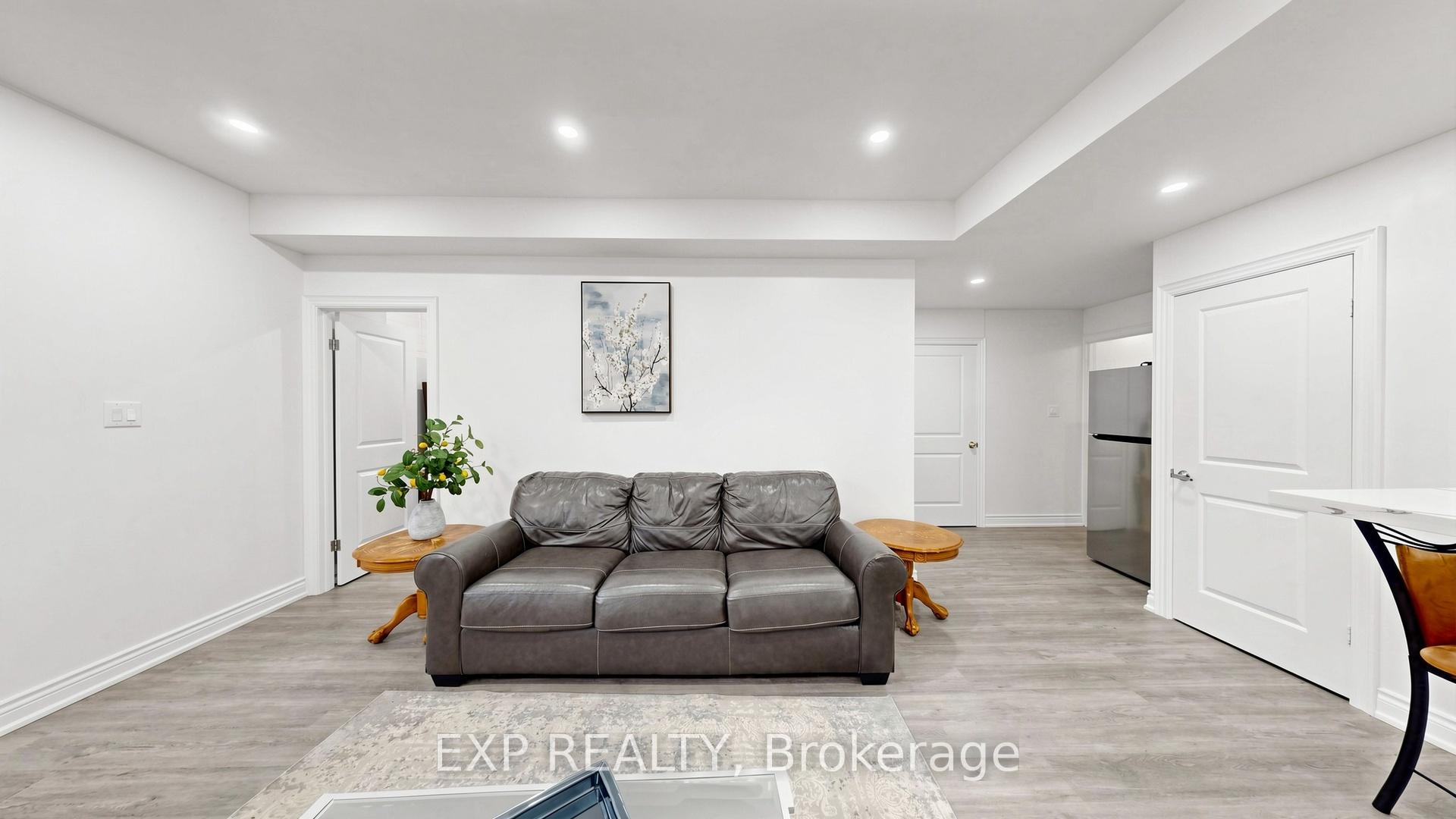 Photo 32 of 34 Buttonleaf Crescent, Whitchurch-Stouffville, Stouffville — HOMEH