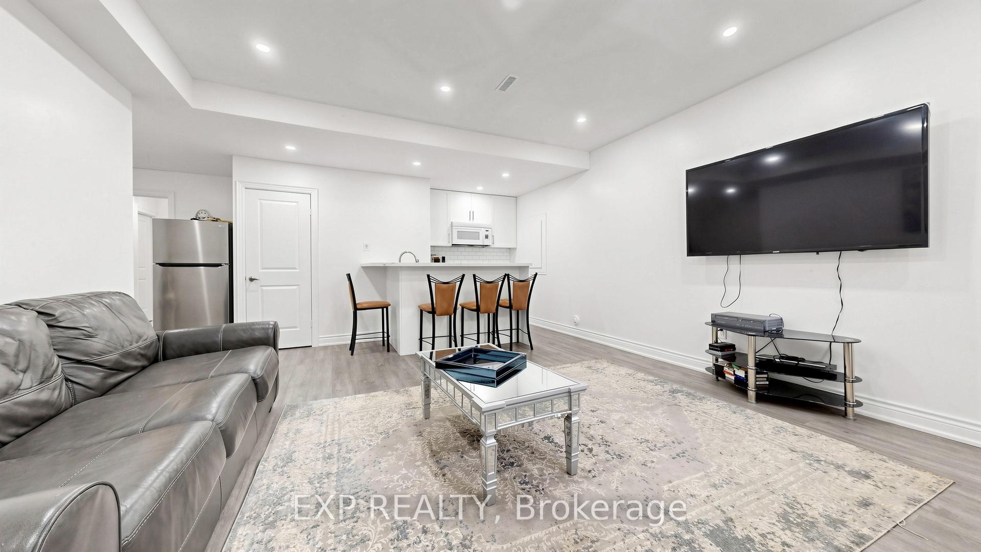 Photo 33 of 34 Buttonleaf Crescent, Whitchurch-Stouffville, Stouffville — HOMEH