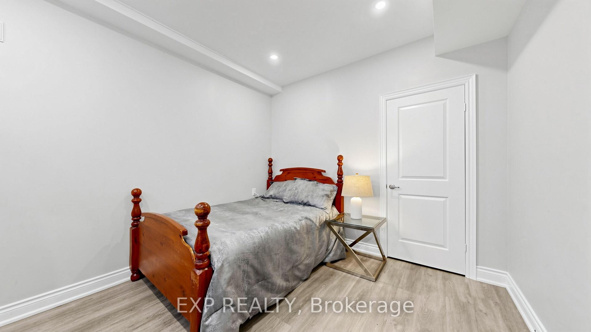Photo 35 of 34 Buttonleaf Crescent, Whitchurch-Stouffville, Stouffville — HOMEH