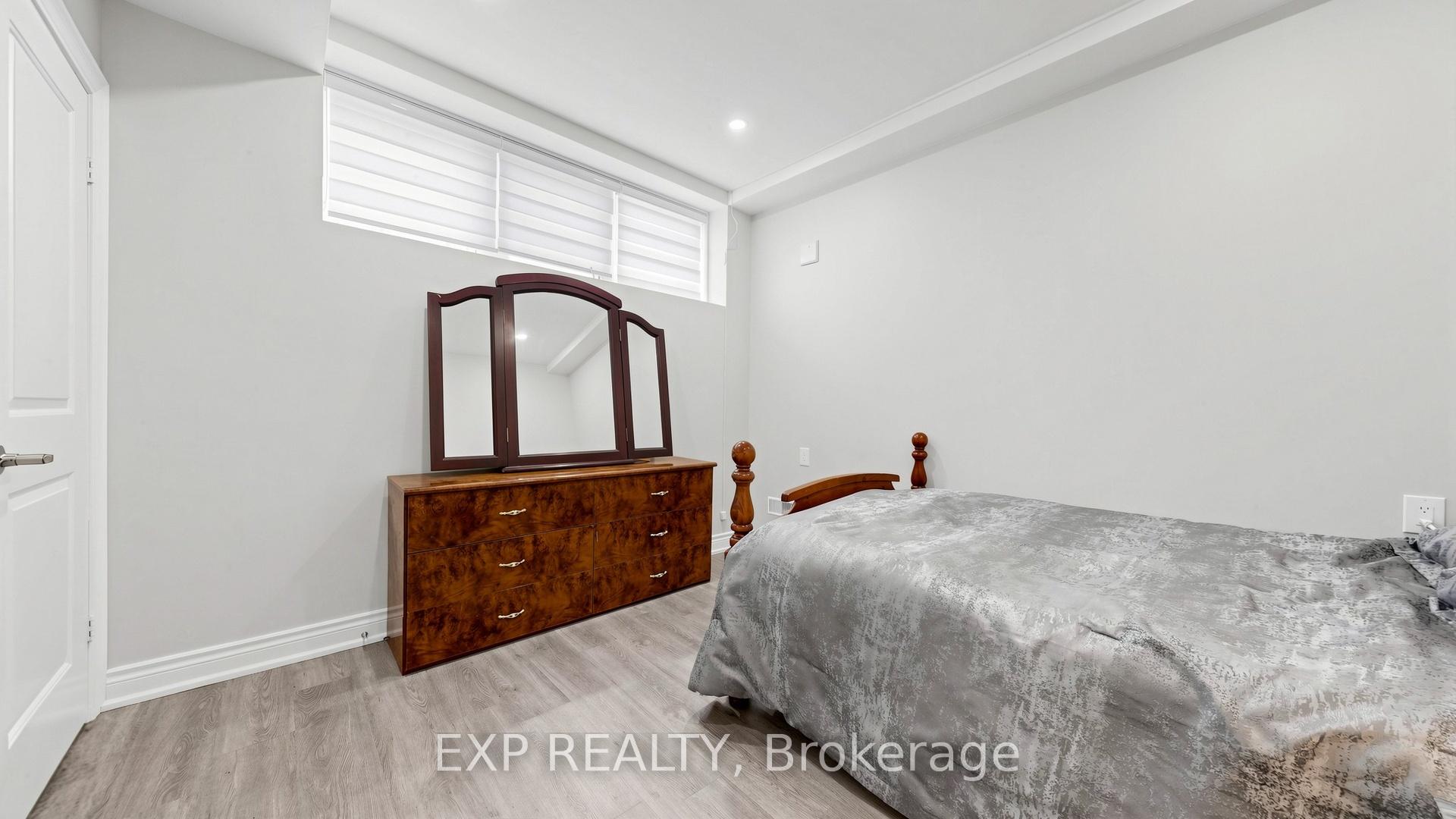 Photo 36 of 34 Buttonleaf Crescent, Whitchurch-Stouffville, Stouffville — HOMEH