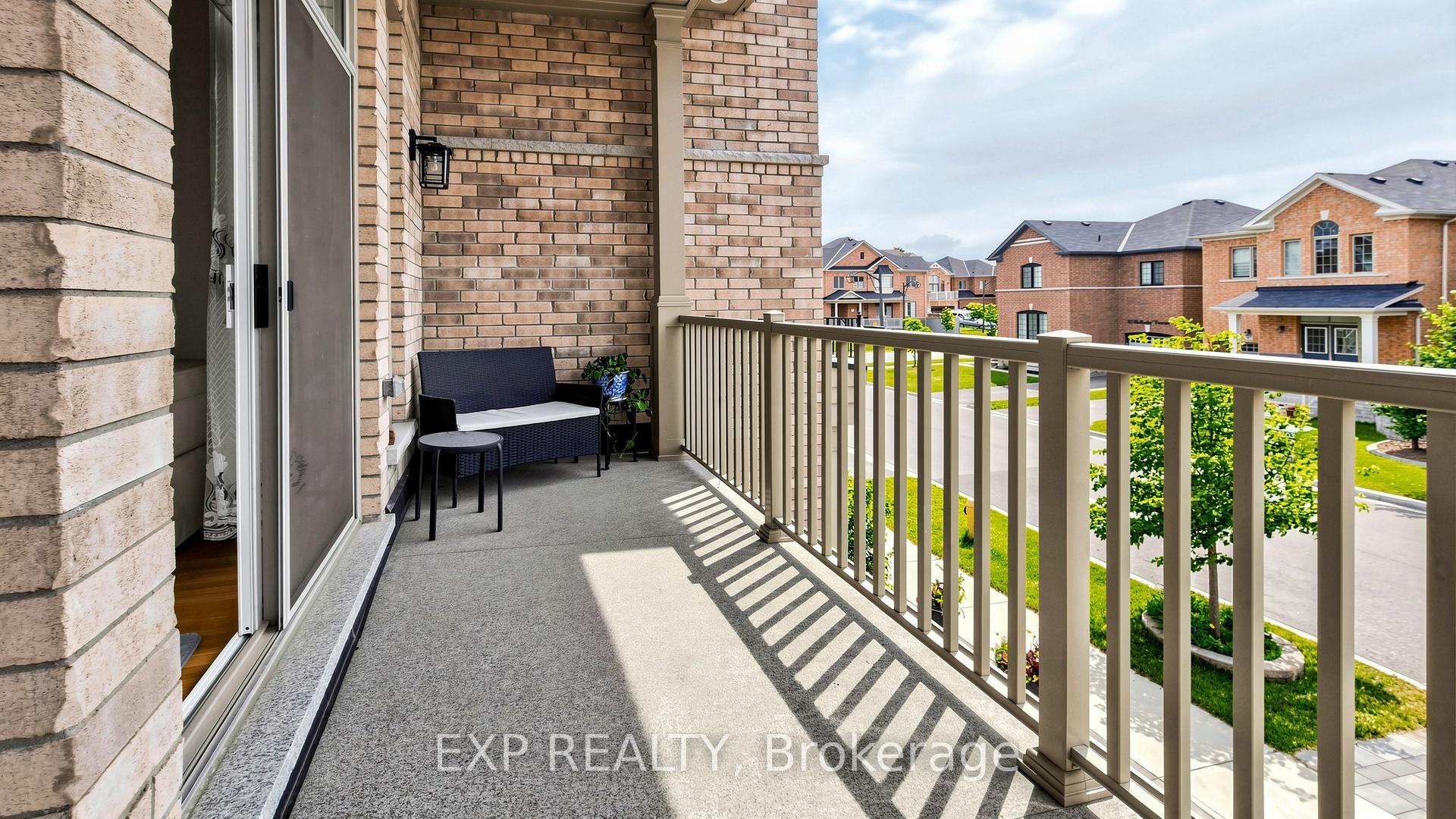 Photo 38 of 34 Buttonleaf Crescent, Whitchurch-Stouffville, Stouffville — HOMEH