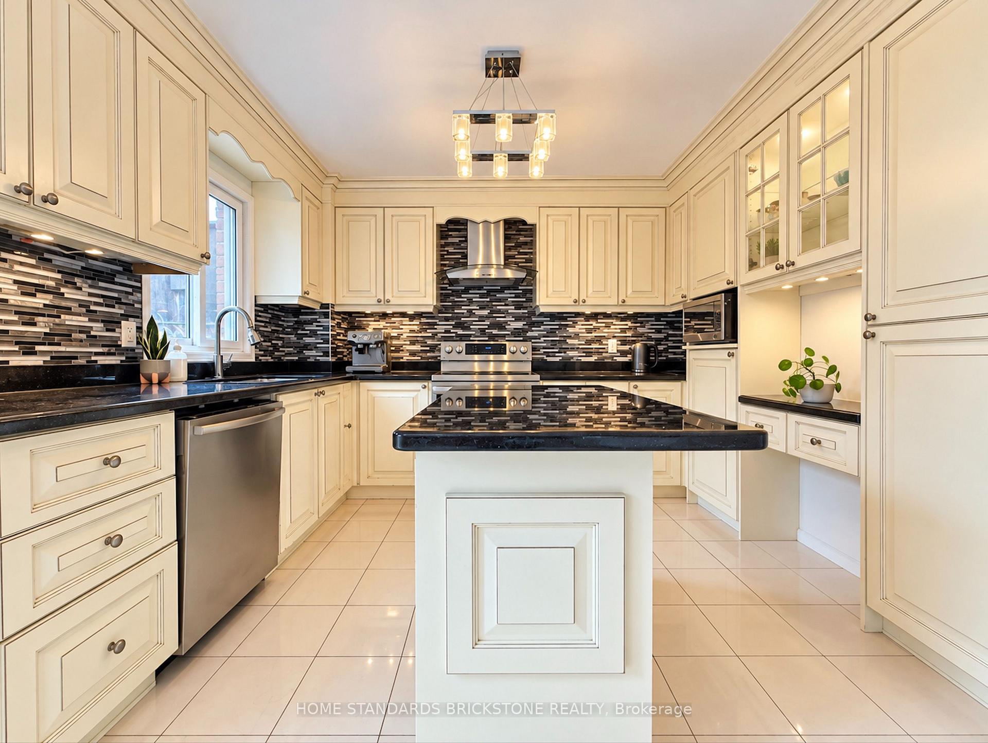 Photo 9 of 171 Brownridge Drive, Vaughan, Brownridge — HOMEH
