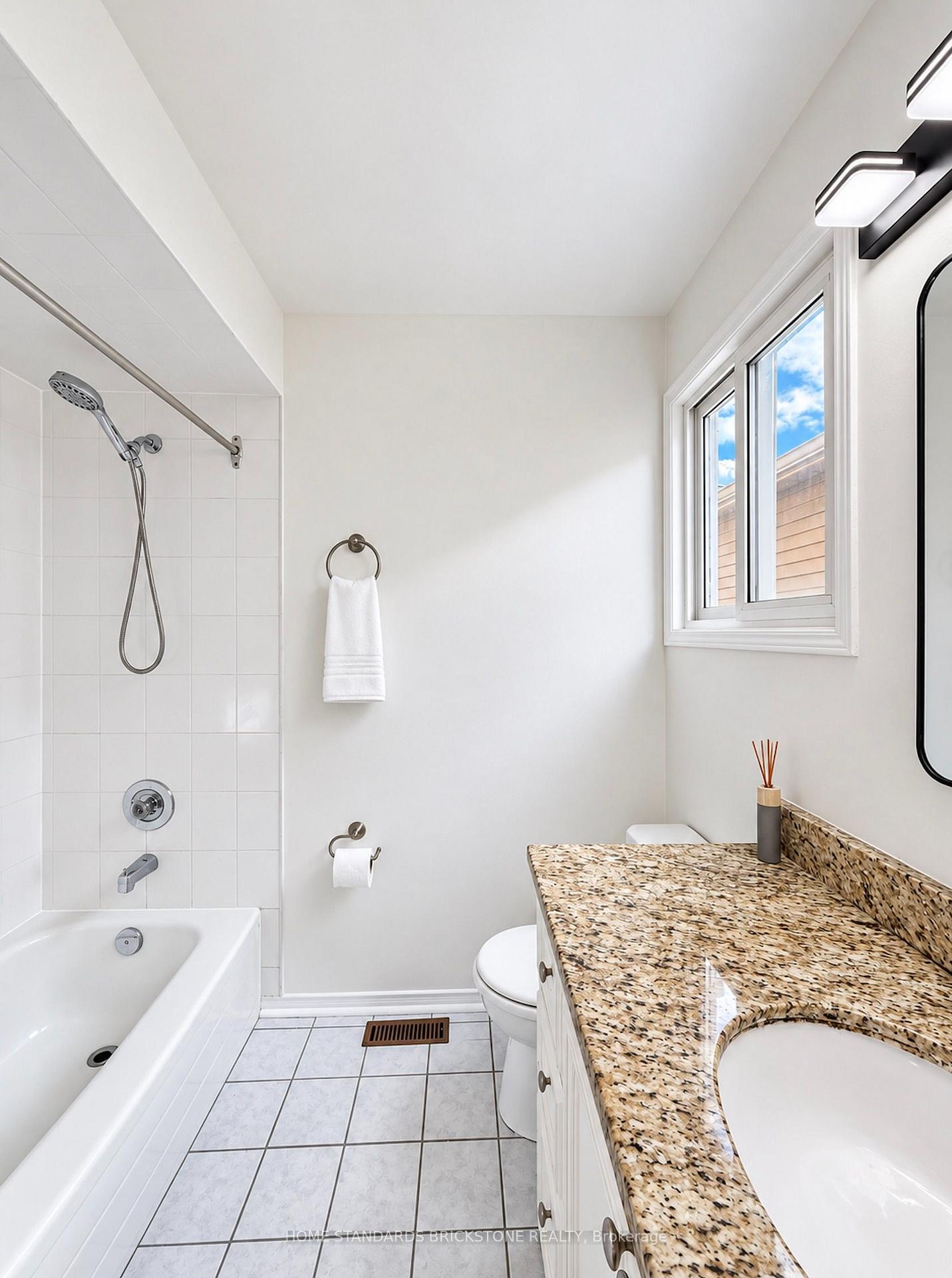 Photo 15 of 171 Brownridge Drive, Vaughan, Brownridge — HOMEH