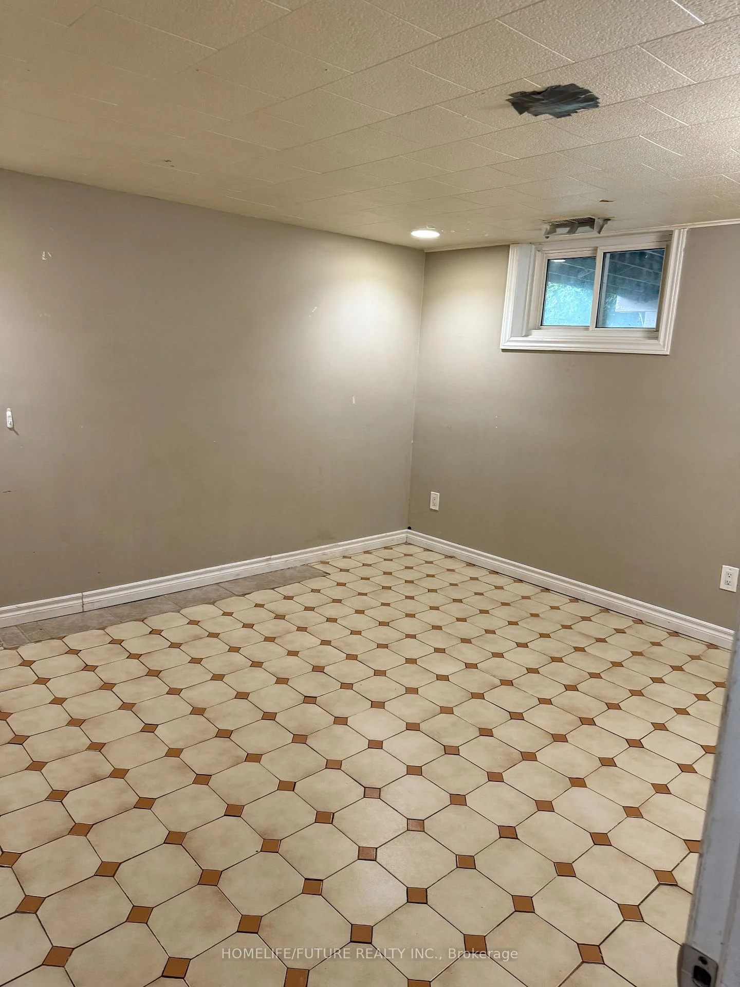Photo 4 of Unit Bsmt, 7147 Harwick Drive, Mississauga, Malton — HOMEH