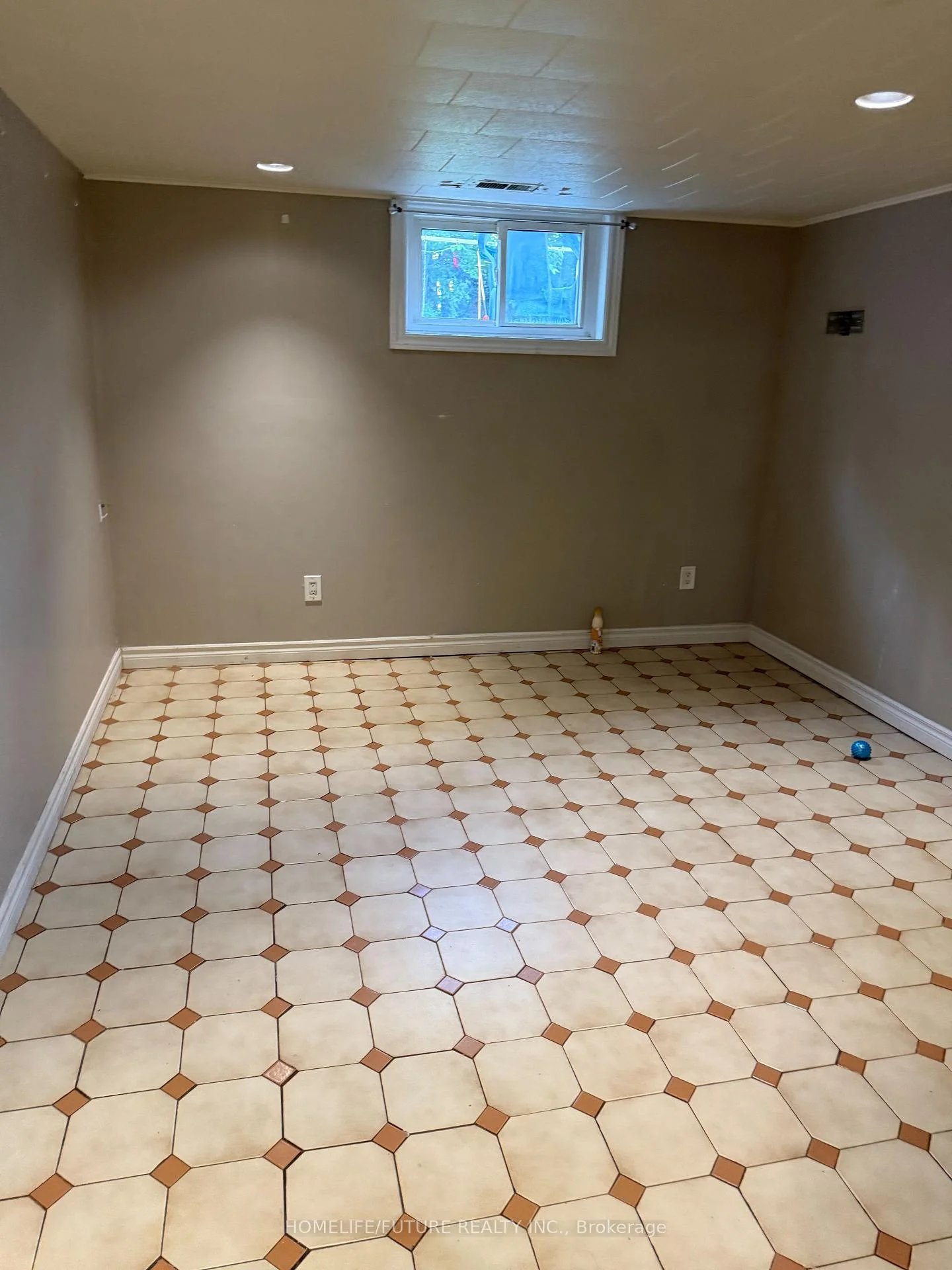 Photo 8 of Unit Bsmt, 7147 Harwick Drive, Mississauga, Malton — HOMEH