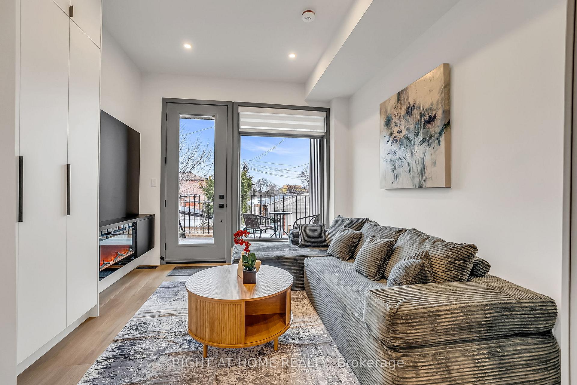 Photo 6 of Unit Unit 2, 1169 Davenport Road, Toronto, Wychwood — HOMEH