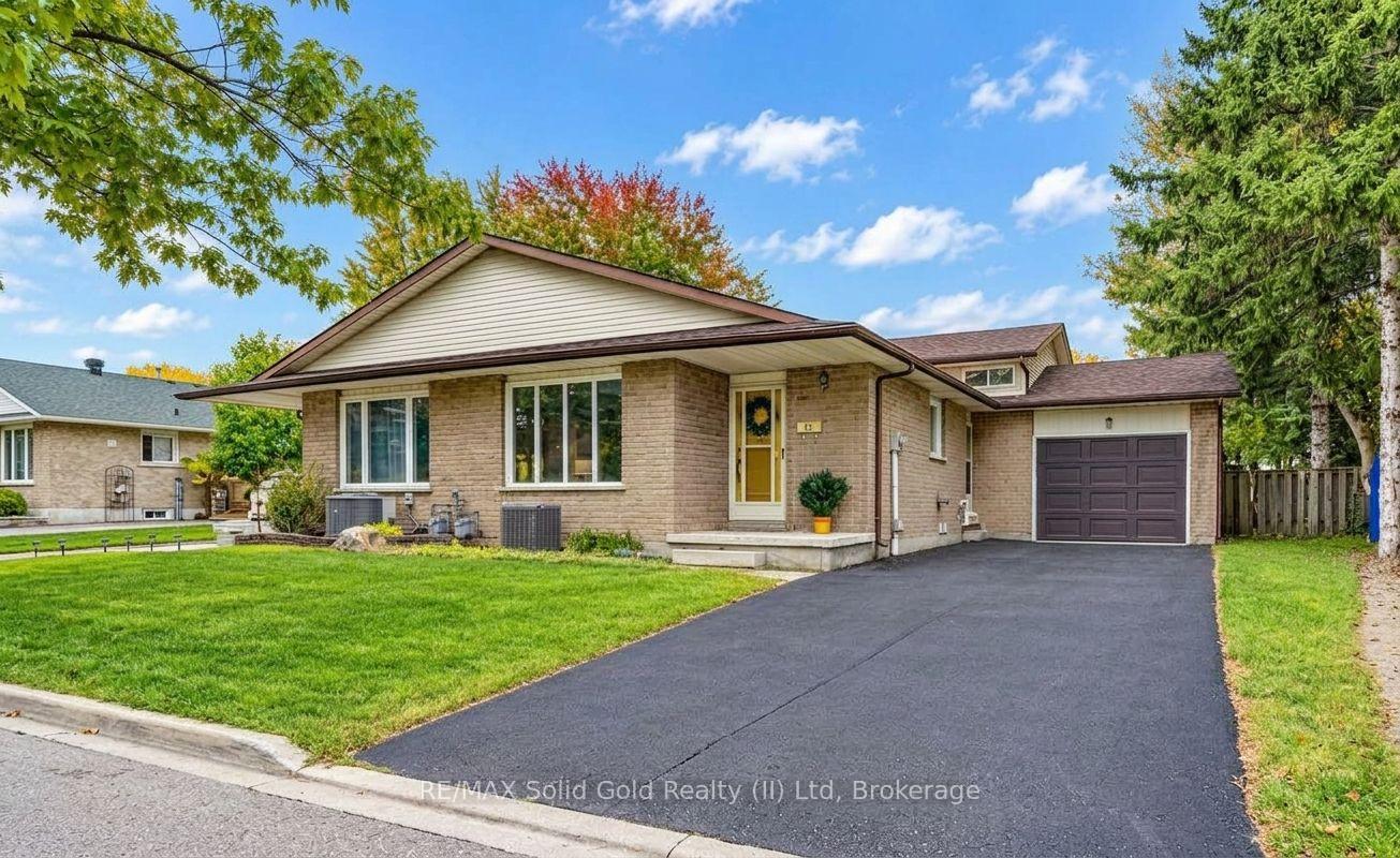 Photo 1 of 15 Uxbridge Crescent, Kitchener, Country Hills West — HOMEH