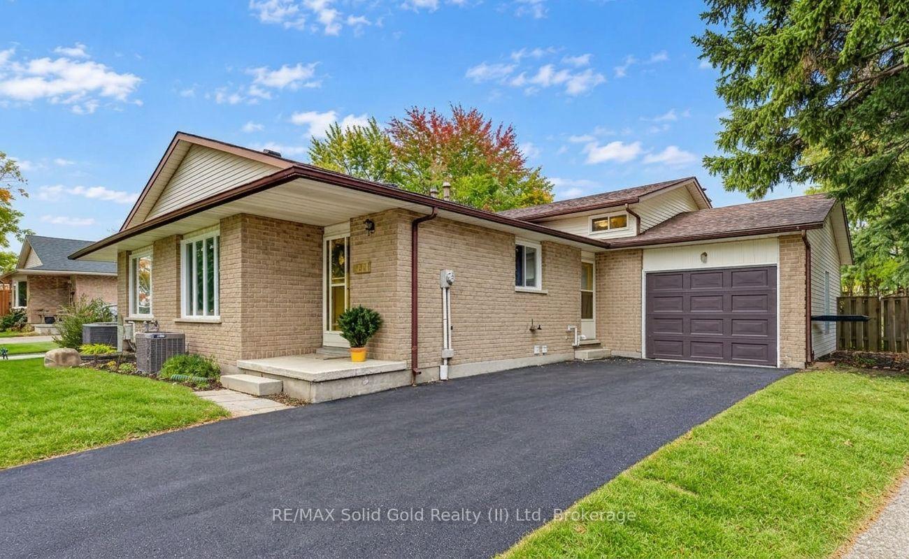 Photo 2 of 15 Uxbridge Crescent, Kitchener, Country Hills West — HOMEH