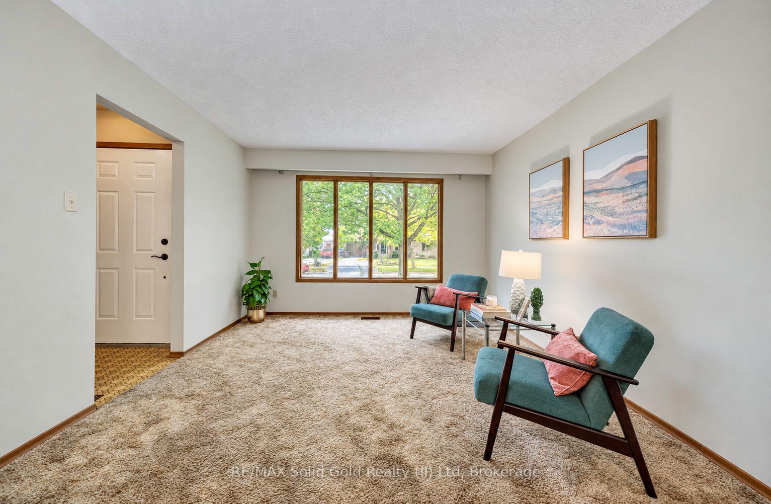 Photo 4 of 15 Uxbridge Crescent, Kitchener, Country Hills West — HOMEH